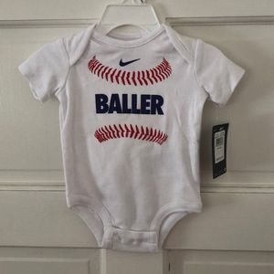 NWT Nike onesie Bodysuit 0-3 months